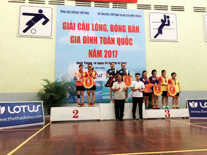  Đoàn cán bộ giáo viên nhà trường tham gia  giải Bóng bàn, Cầu lông gia đình toàn quốc năm 2017.